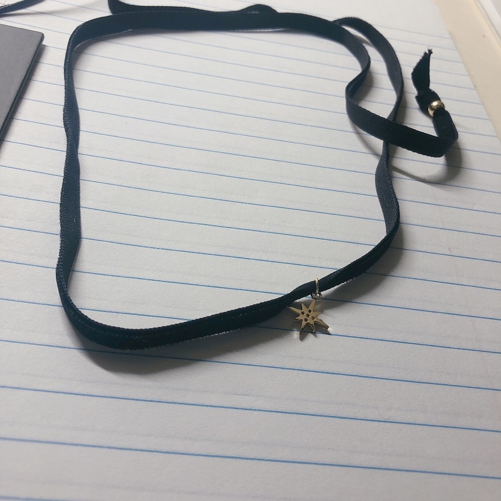 Black velvet star choker ✨